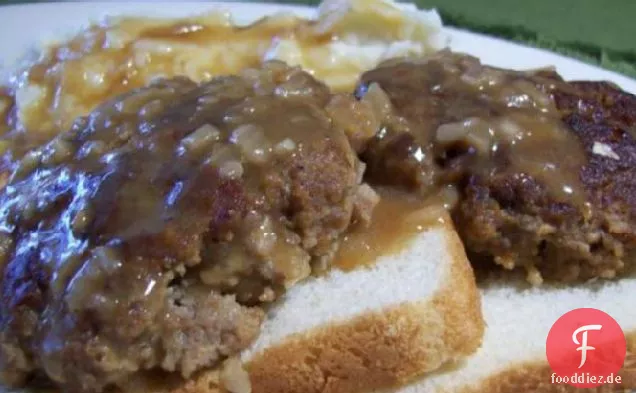 Rindfleischpasteten in Zwiebelsoße