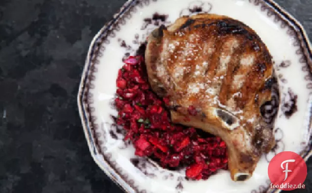 Gegrillte Schweinekoteletts mit Kirsch-Salsa