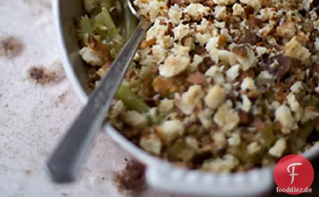 Geschmorter Sellerie mit knusprigem Brotkrumen-Topping