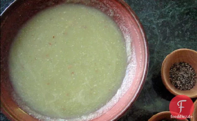 Sellerie-, Liebstöckel- und Mandelsuppe