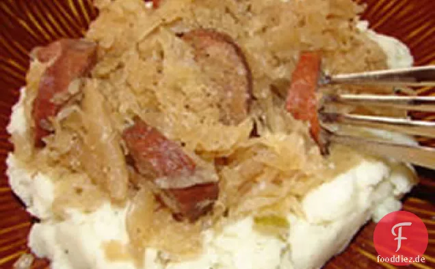 Slow Cooker Sauerkraut und Wurst