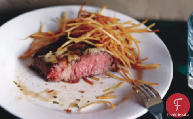 Gebratenes Rib-Eye-Steak mit Béarnaise (Entrecôte Béarnaise)