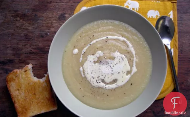 Sellerie- und Apfelsuppe