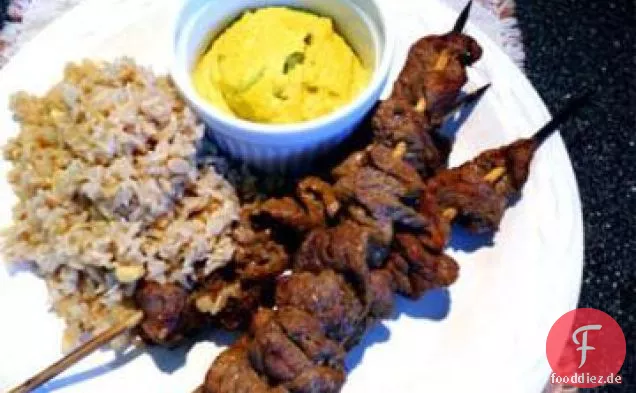 Rindfleisch-Satays mit Macadamianuss-Dip-Sauce