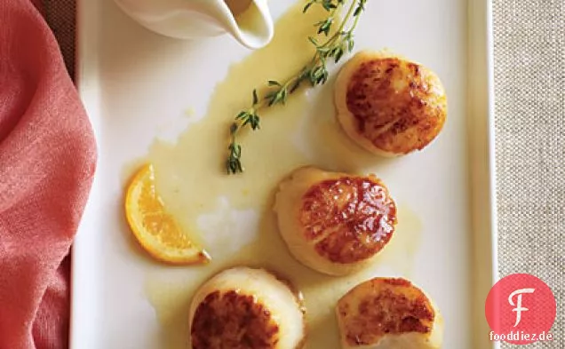 Gebratene Jakobsmuscheln mit Meyer Zitrone Beurre Blanc