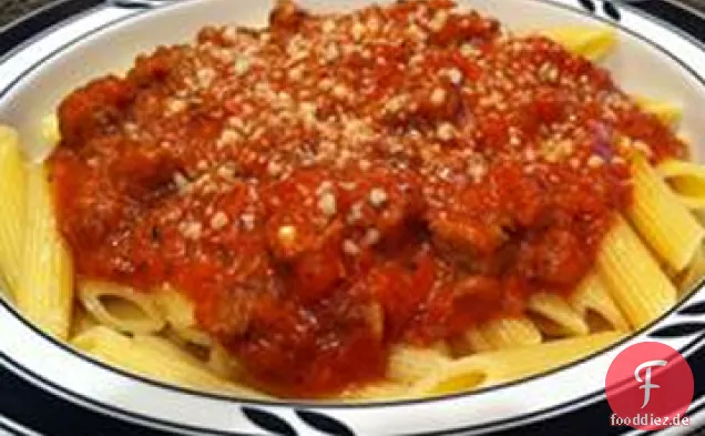 Langsam geschmortes Rindfleisch und Kirschtomatensauce