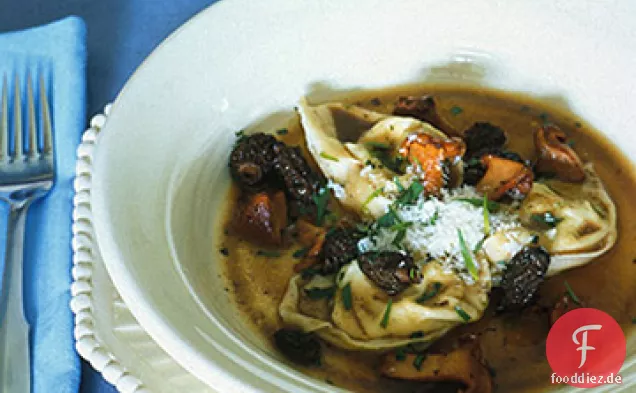 Tortelloni mit Morcheln und Pfifferlingen