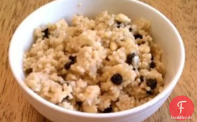 Couscous mit Pinienkernen und Johannisbeeren