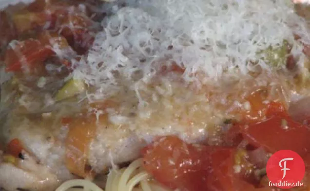 Schweinefleisch Scalloppini mit grünen Oliven, Tomaten und Weißwein
