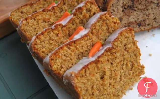 Traditioneller Schweizer Karottenkuchen (Aargauer Rübli Torte)