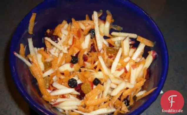 Apfel-Karotten-Rosinensalat