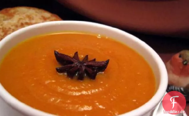 Cremige Karottensuppe mit Sternanis