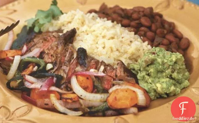 Pan-Seared Rock Steak mit Poblano Chilis und Zwiebeln