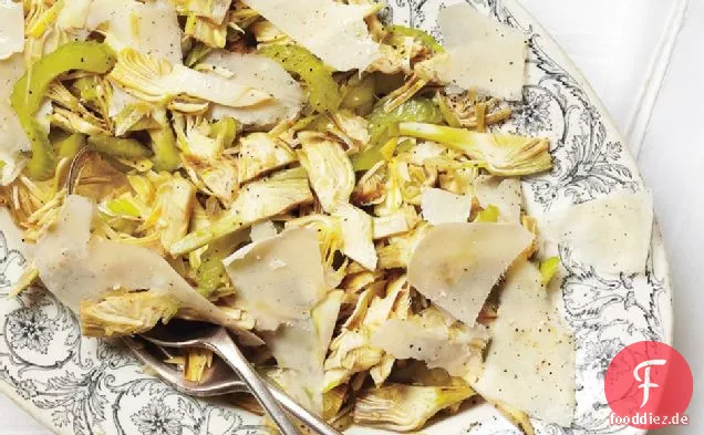 Roher Artischocken-, Sellerie- und Parmesan-Salat