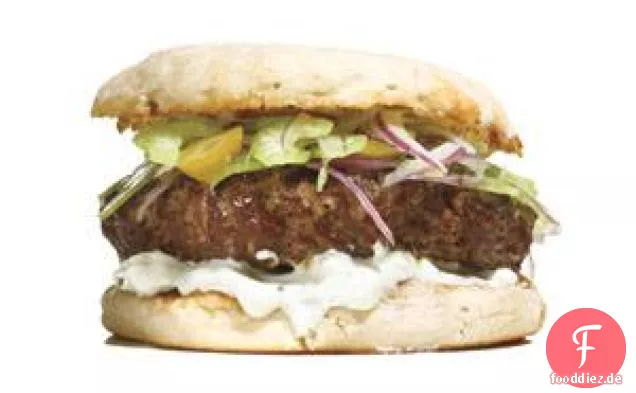 Burger mit Sellerie, Oliven und Blauschimmelkäse