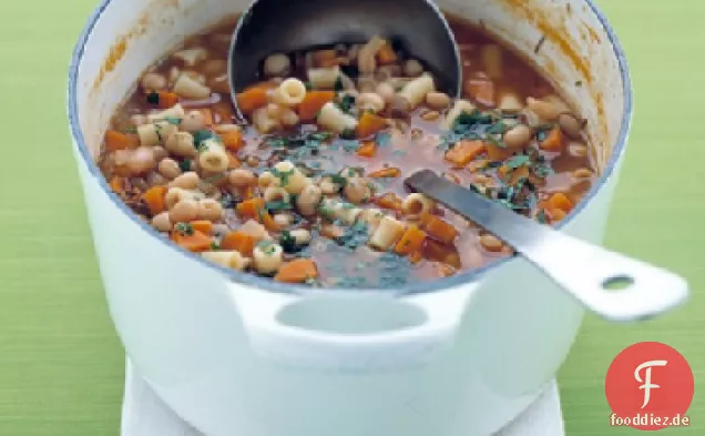Bohnen- und Nudelsuppe