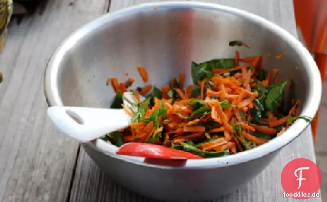 Karottensalat mit Oliven, Honig und Kreuzkümmel