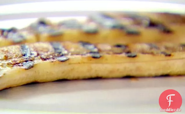 Gegrilltes Obst mit gewürztem Chai-Sirup