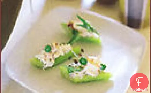 Krabben-Erbsen-Salat in Sellerierippen