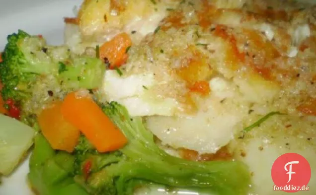 Gebratener Fisch auf Kartoffel-, Meerrettich- und Limettensalat
