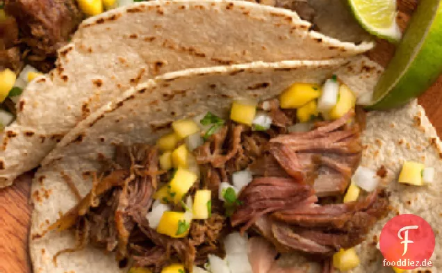 Wildschwein-Carnitas-Tacos mit Jicama-Mango-Salsa