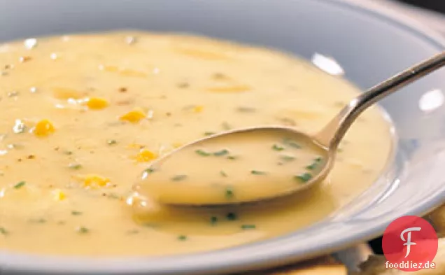 Kartoffel-, Cheddar- und Schnittlauchsuppe