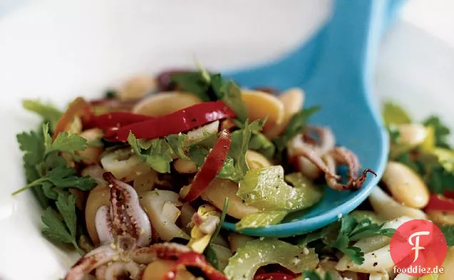 Gegrillter Tintenfisch-Salat mit Sellerie-Blatt-Pesto