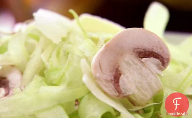 Sellerie-, Pilz- und Parmesan-Salat