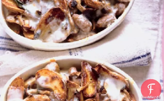 Bratkartoffeln und Champignons mit geschmolzenem Taleggio-Käse