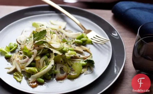 Edamame, Sellerie und Fenchel Salat mit kandierter Zitrone