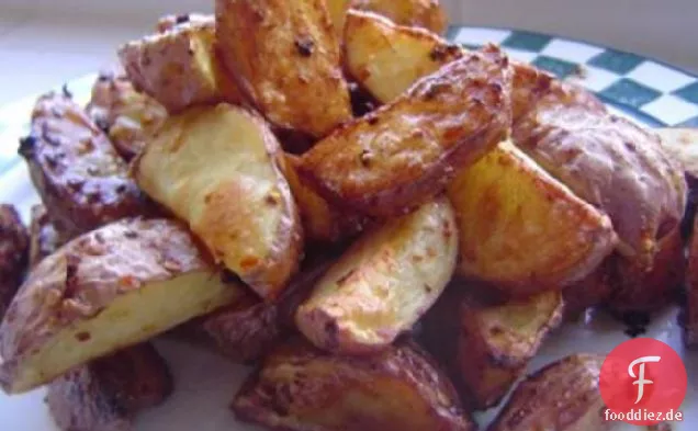 Pfeffrige Bravas-Kartoffeln (rote oder Yukon-Keile)