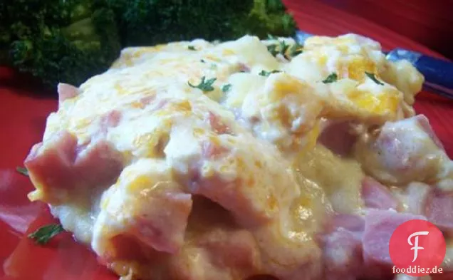 Gebackener Schinken und Käse in einer Kartoffelpüree Kruste