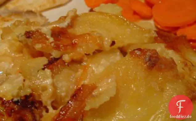 Kartoffelgratin mit karamellisierten Zwiebeln