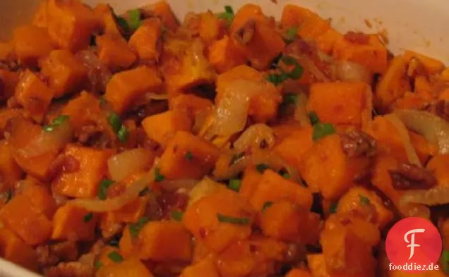 Heißer Süßkartoffelsalat