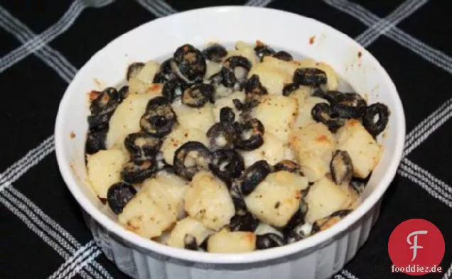 Zerkleinerte Kartoffeln und Oliven