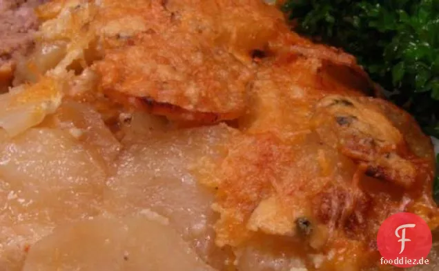 Überbackene Kartoffeln mit drei Käsesorten