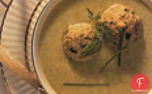 Sellerie-Pastinaken-Suppe mit Frühlingszwiebeln-Dill-Matzo-Bällchen