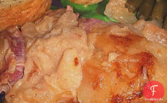 Überbackene Kartoffeln und Schinken