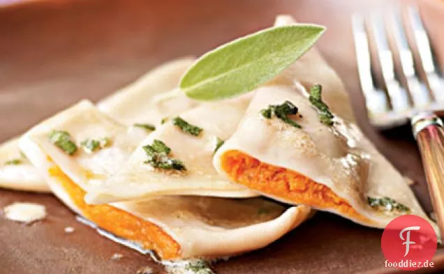 Süßkartoffel-Ravioli mit Zitronen-Salbei-brauner Butter