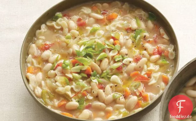 Weiße Bohnen und Nudelsuppe