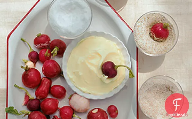Frische Radieschen mit Aromatisierten Salzen und Butter