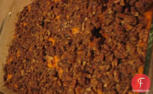 Ahorn zerquetscht Süßkartoffel Backen W/Gewürzte Pecan Streusel