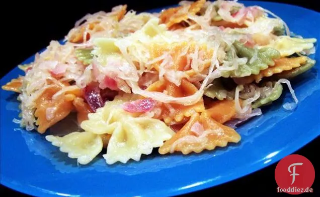 Fliege Nudeln und Sauerkraut oder Hluski Nudeln :)