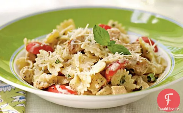 Gegrilltes Hähnchen und Pesto-Farfalle