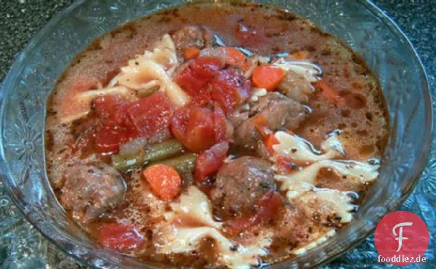Pasta und Wurstsuppe