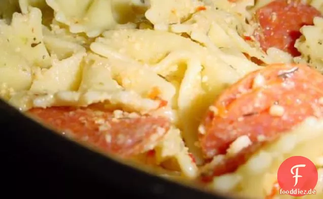 Fliege Pepperoni Nudelsalat