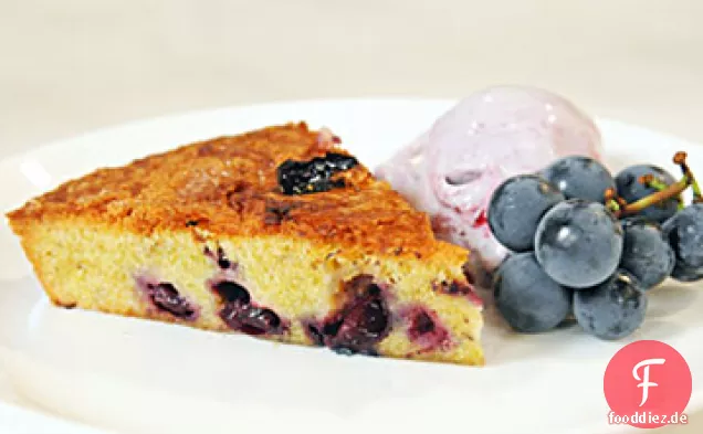 Pistazienbraun-Butterkuchen mit Concord-Trauben