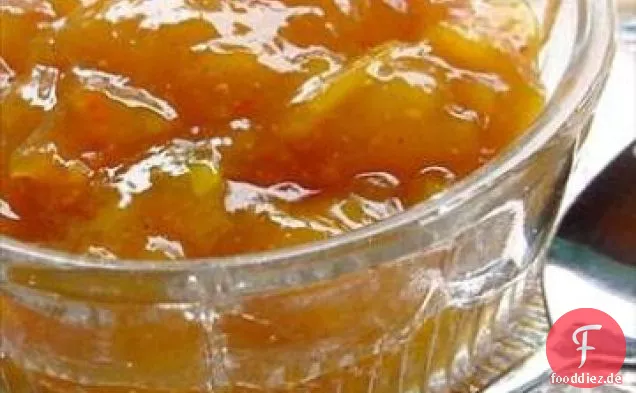 Golden Safran-Birne-Chutney
