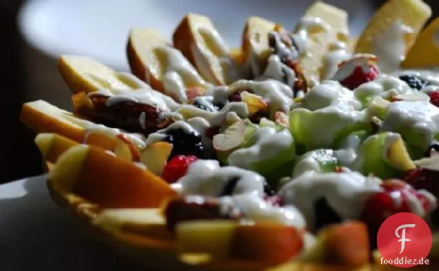 Orangenblüten-Joghurt-Dressing mit Früchten