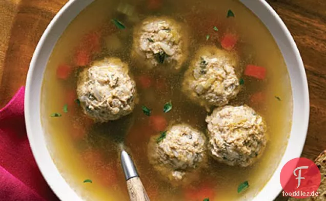 Fleischbällchen-Gemüsesuppe